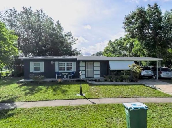 975 N Village Dr, Deltona, FL