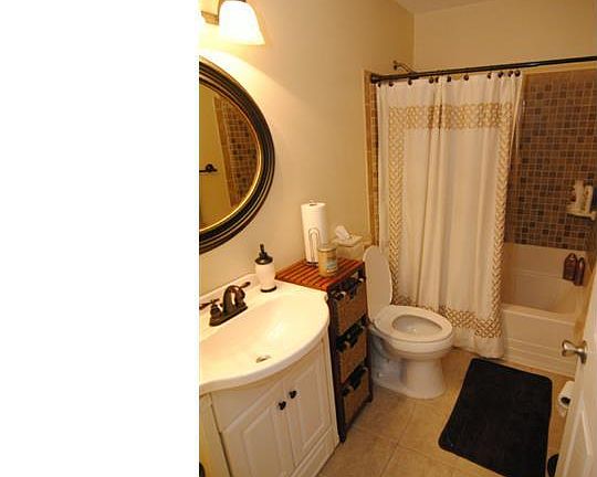 4th image of 905 Meadow Woods Ln