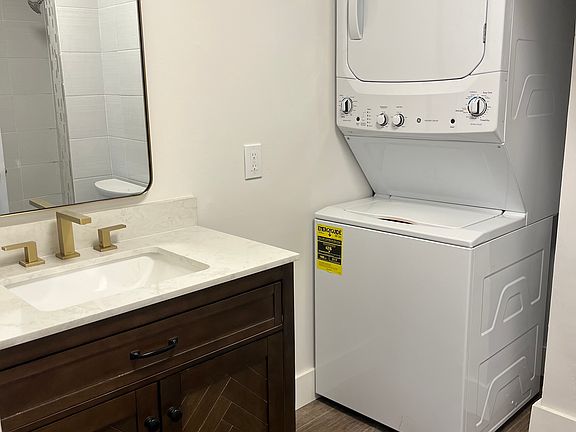 2nd image of 2051 Hewitt Ave APT 1
