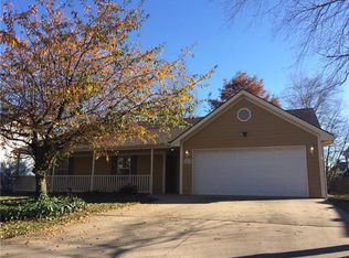1013 SE 11th St, Lees Summit, MO 64081