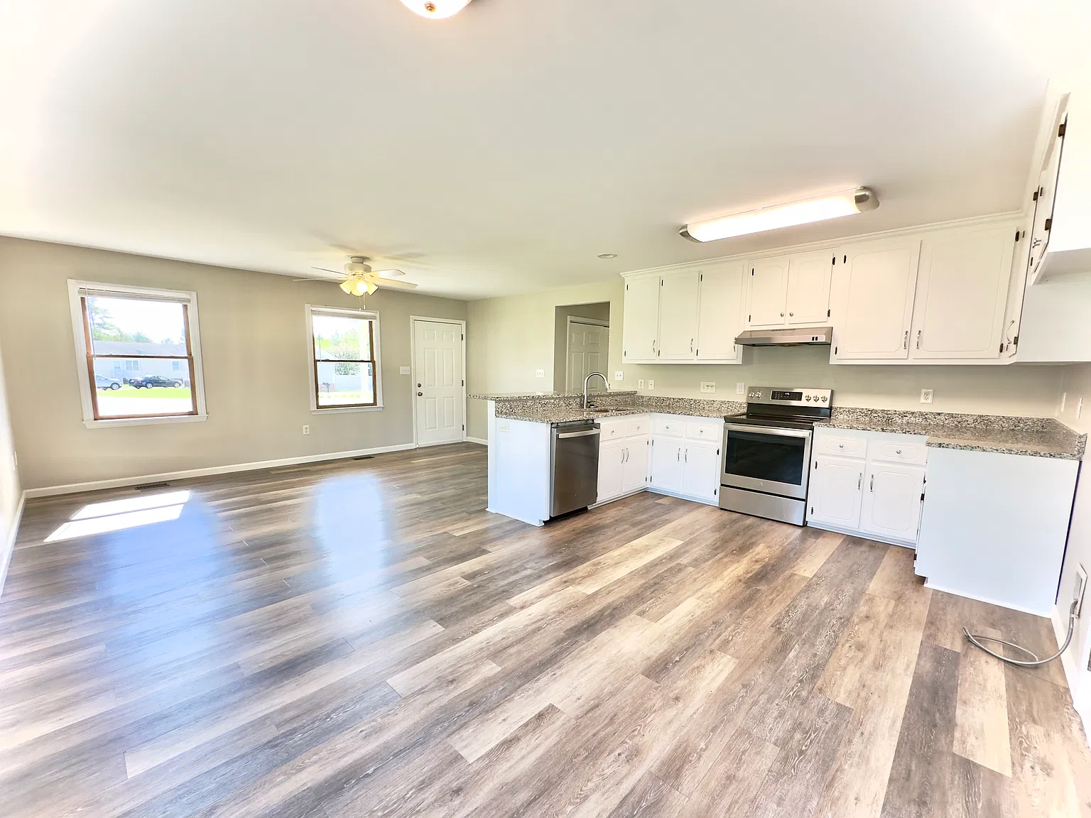 3 bed, 1150 sqft, $1,650 — Photo 2