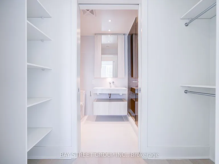 11 Yorkville Ave #2312 — Photo 37