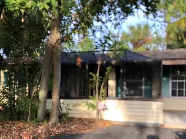 4653 Carson St NE, Saint Petersburg, FL 33703