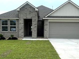 137 Lake Ridge Dr, Broussard, LA 70518