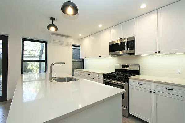 Rented by R New York | media 6