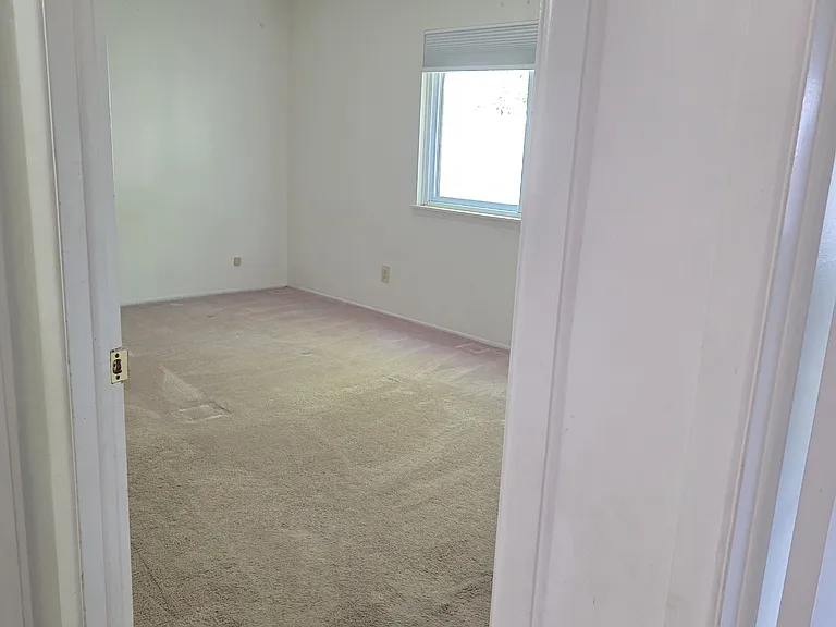 941 Princess Dr — Photo 11