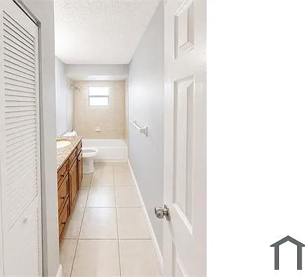 6912 N 22nd St #D — Photo 3