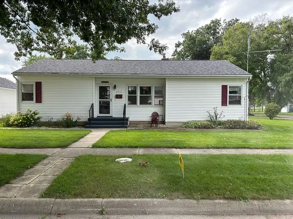 800 S 8th St, Oregon, IL 61061