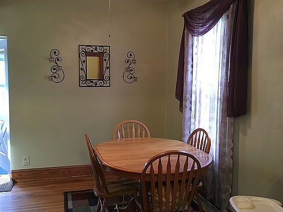 3rd image of 121 Mazza St
