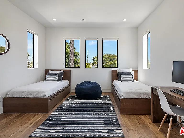 1037 Palms Blvd — Photo 33