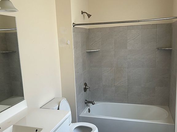 5th image of 1033 W Bridge St #101