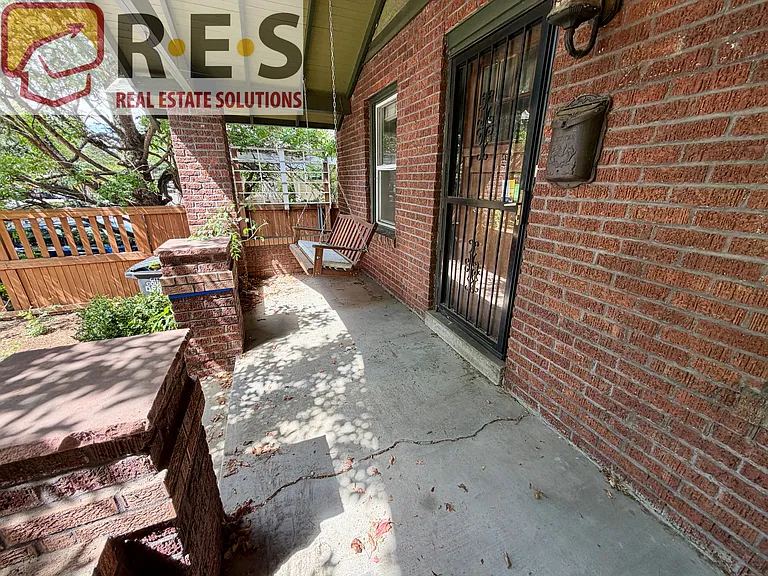 1146 Jackson St — Photo 3