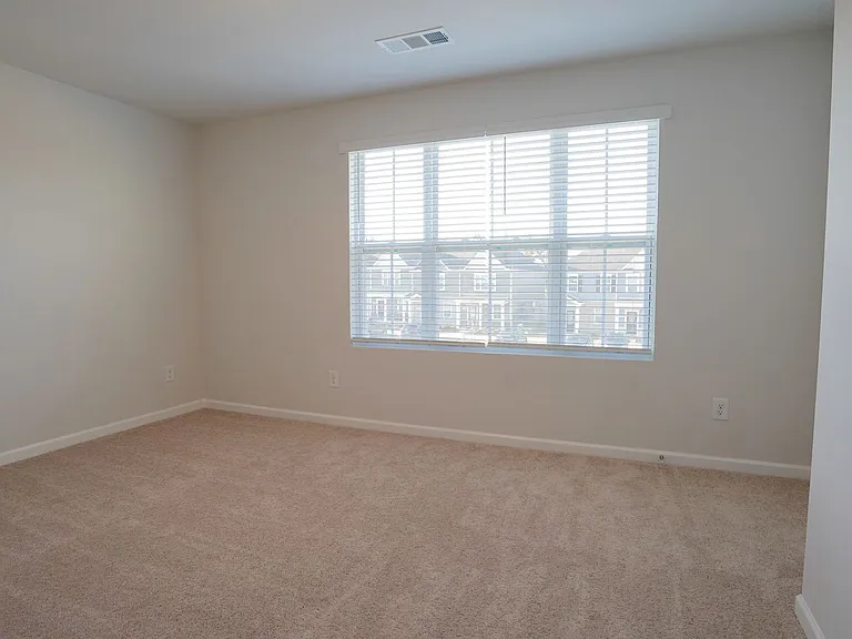 129 Cecil Rd — Photo 23