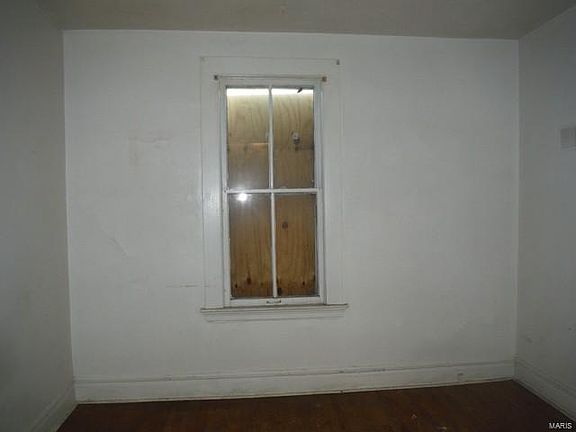 5th image of 7839 N Broadway
