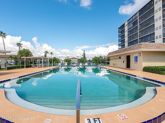 3rd image of 520 Palm Springs Blvd APT 808