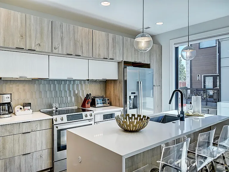 1208 Minter Pl — Photo 7