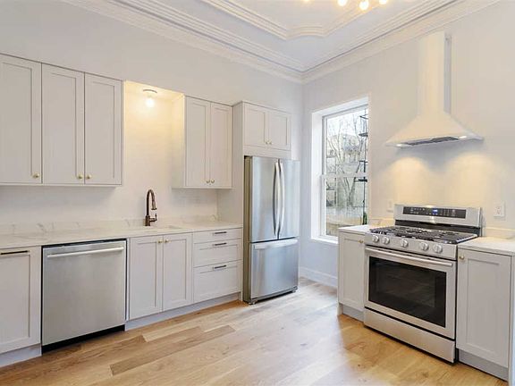2nd image of 283 Varick St #1