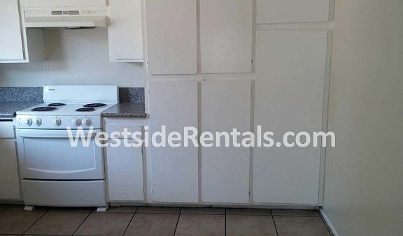 5th image of 4038 Vineland Ave APT B10