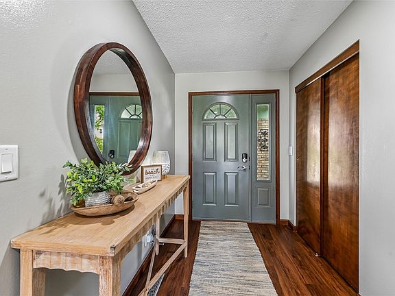 4th image of 3923 Roxbury Dr NW