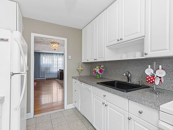 2nd image of 33 Fieldstone Dr APT E4