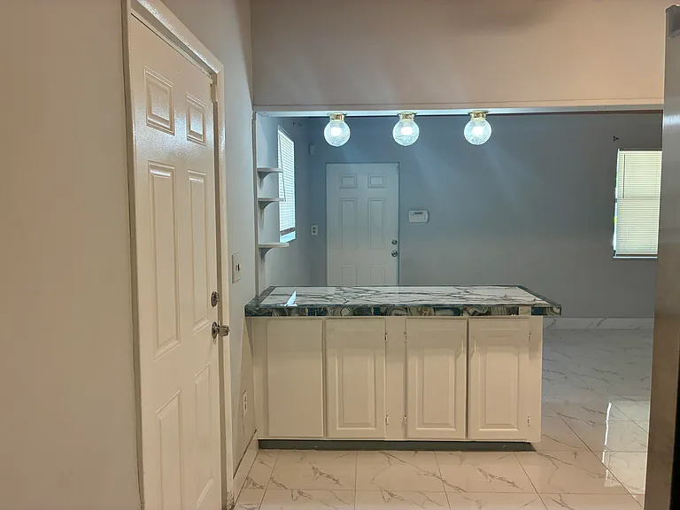 3630 SW 46th Ave — Photo 9