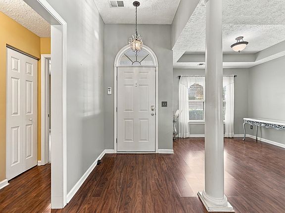 4th image of 529 Oakmont Dr.