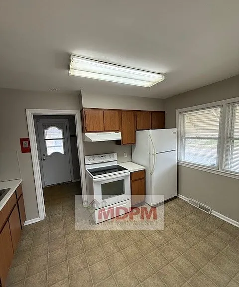 2023 Ardmore Dr — Photo 4