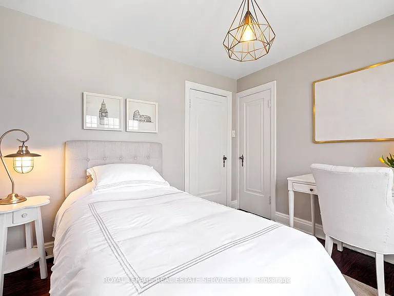 60 Thompson Ave — Photo 27