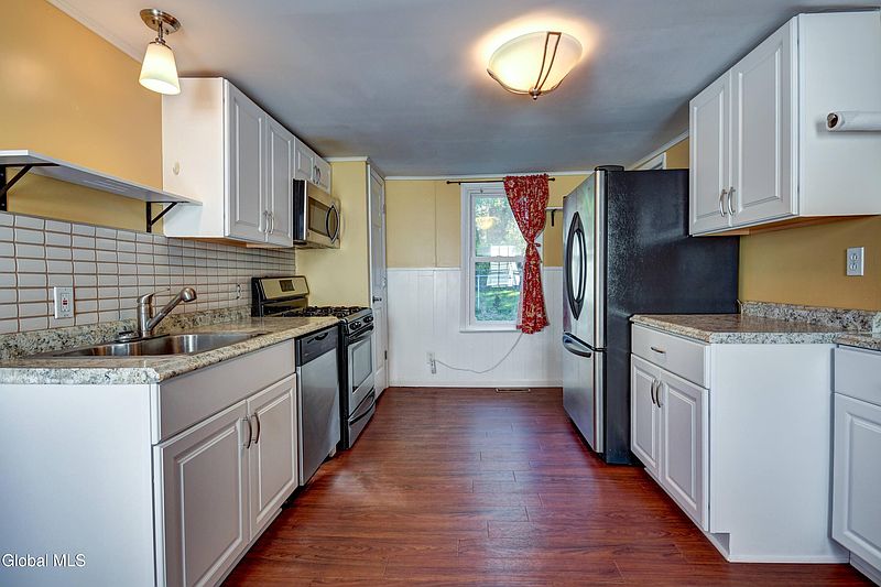 4th image of 1617 7th Avenue