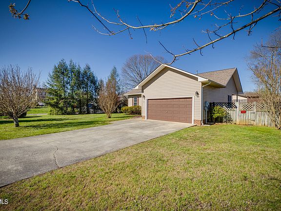 3rd image of 103 Vincent Dr
