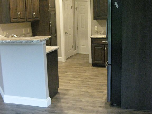 5th image of 2215 Greenway Dr