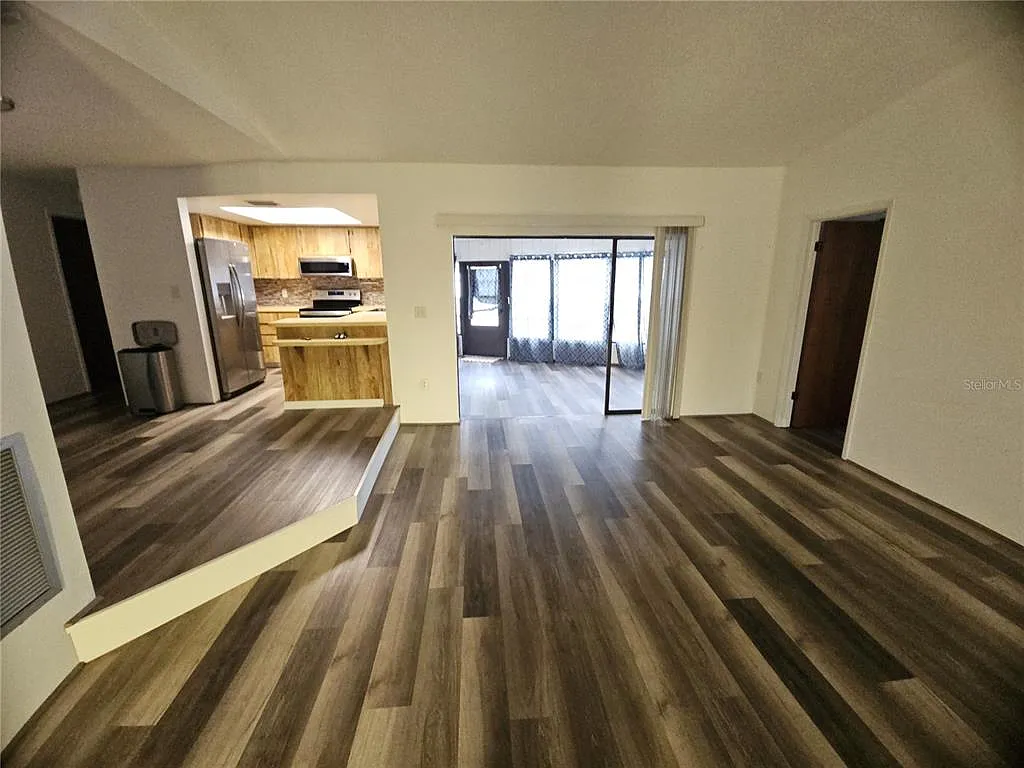 3 bed, 2.0 bath, 1601 sqft, $3,095 — Photo 3