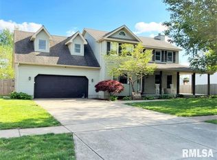 512 Augusta Dr, Chatham, IL