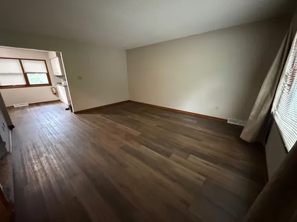 1330 Delta Dr, Cedar Falls, IA 50613