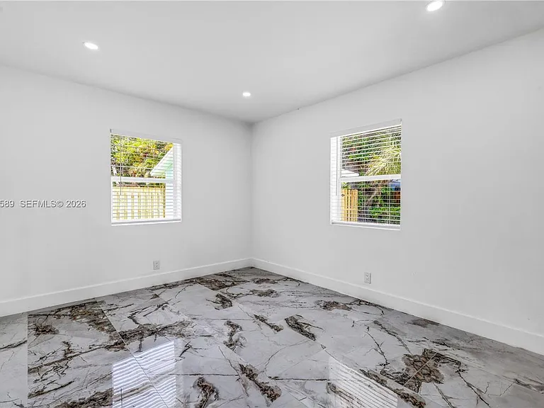 809 SW 17th St #1 — Photo 7