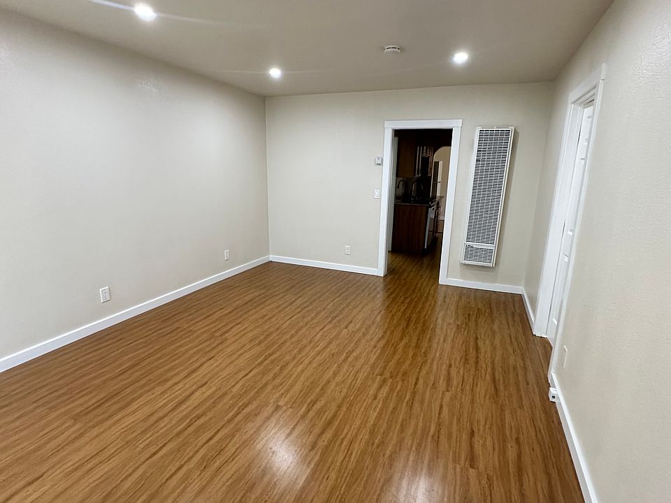 1st image of 405 Hilton St
