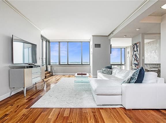 2nd image of 10 City Pl Penthouse 1A-PH1A