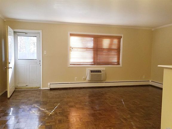 4th image of 7 Glen Hollow Dr APT B2