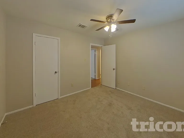 1226 Meadow Creek Dr — Photo 14