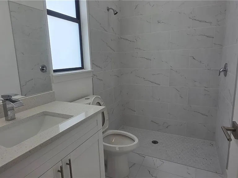 927 Chenault St — Photo 16
