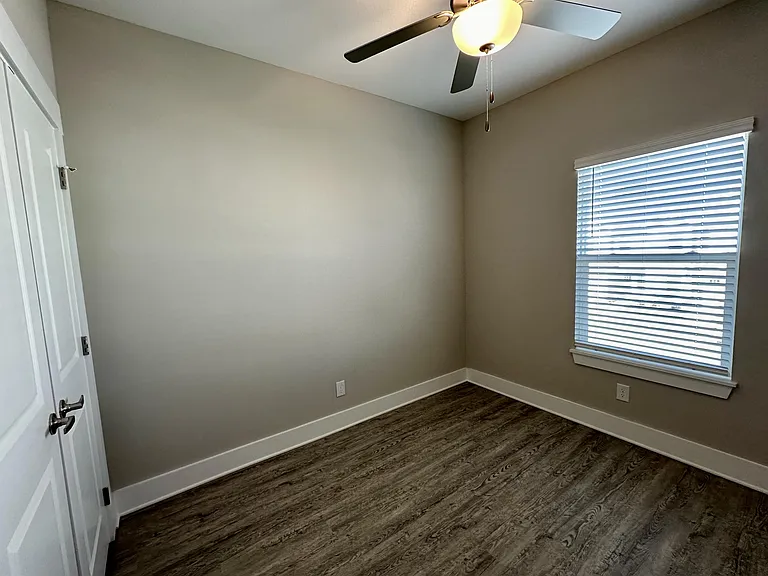 215 Date Palm Ln — Photo 14