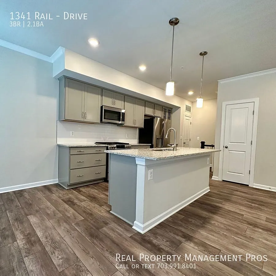 Stunning 3-Level Condo with Garage in Desirable Rippon Landing! — Photo 2