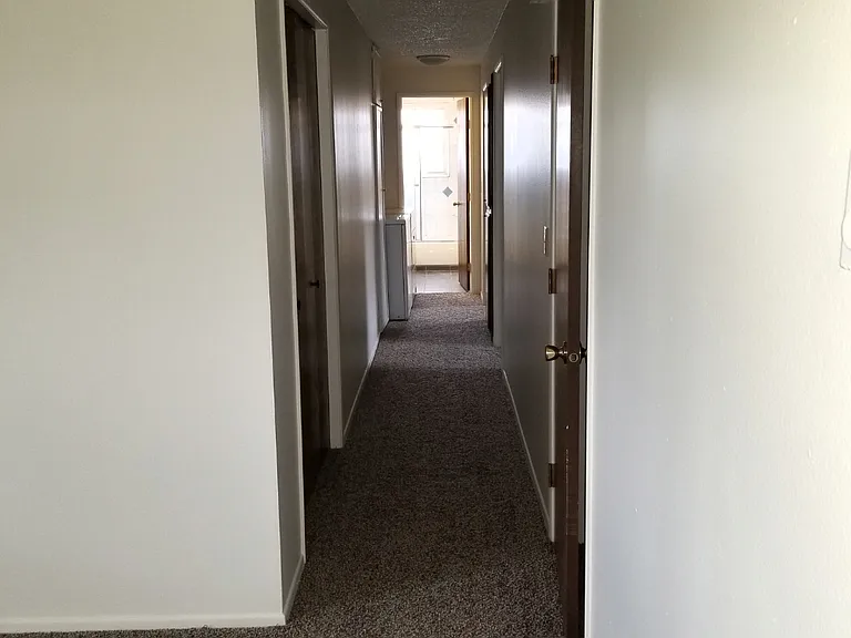 775 W D St — Photo 5