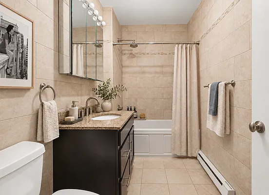 Bathroom, photo 1