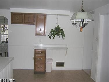 4th image of 5922 Parkland Ave
