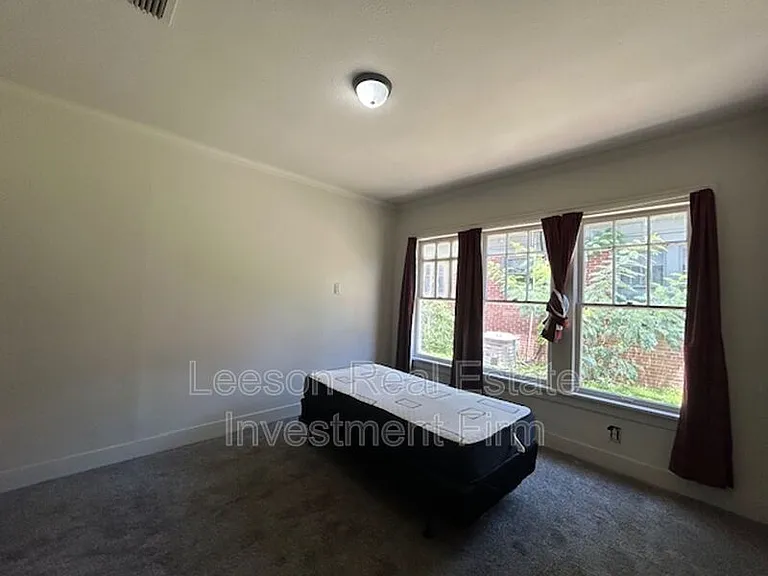 142 E Jordan St — Photo 18