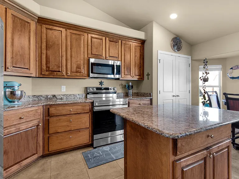 6165 Winchester Cir — Photo 11