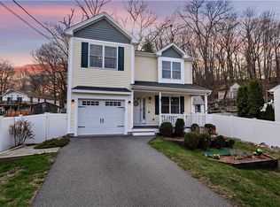 44 Leigh Rd, Cumberland, RI 02864