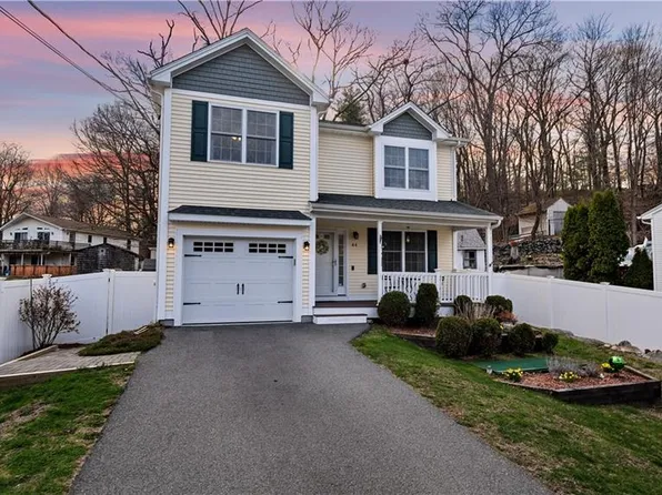 44 Leigh Rd, Cumberland, RI 02864