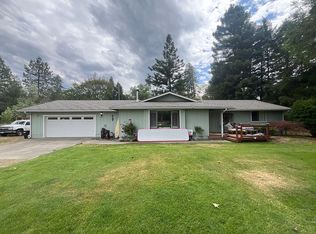 8122 New Hope Rd, Grants Pass, OR 97527